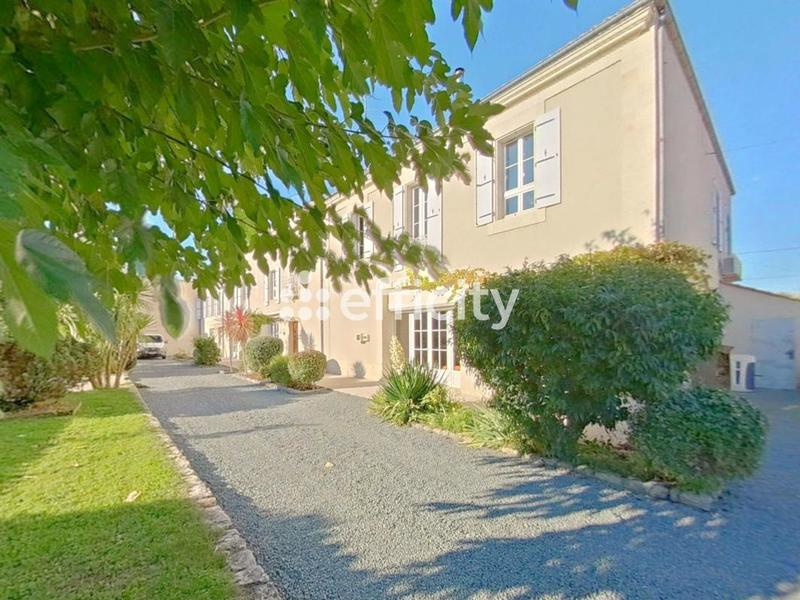 Demeure - 649 m² - 10 pièces