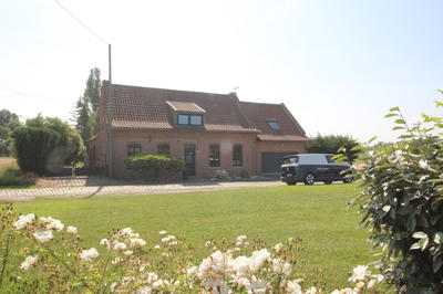 Maison - 240 m² - 8 pièces