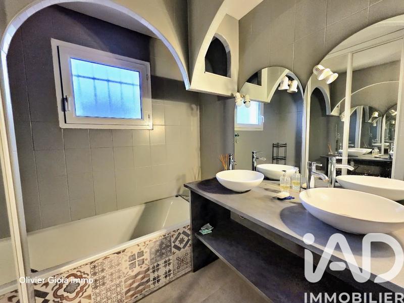 Maison - 245 m² - 7 pièces