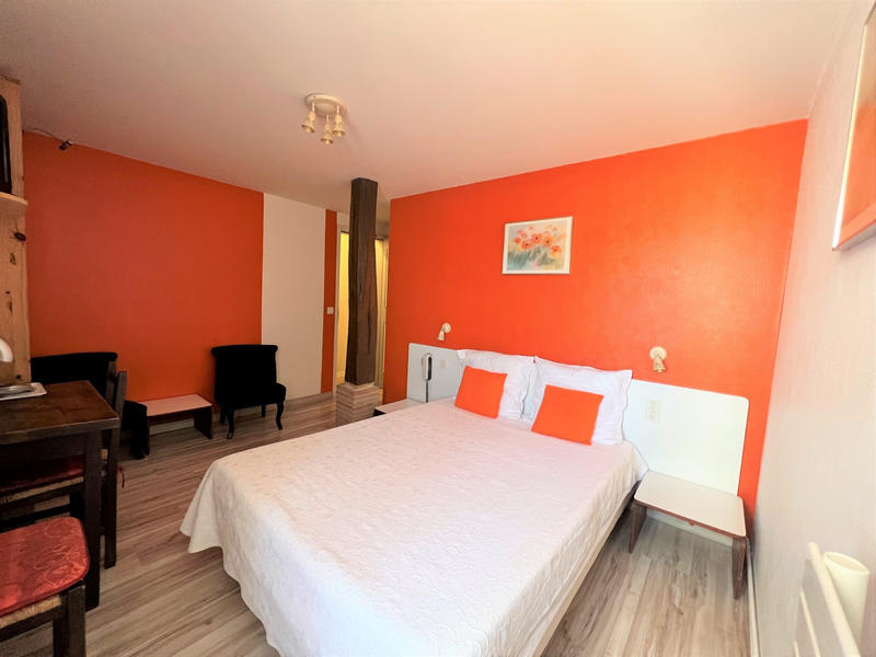 Maison - 450 m² - 10 pièces