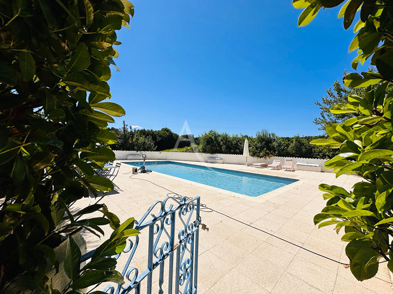 Demeure - 333 m² - 12 pièces