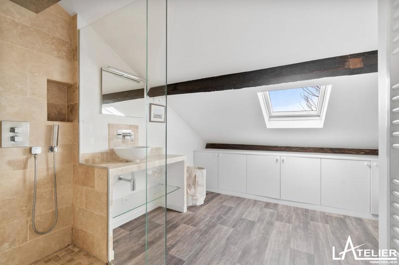 Maison - 215 m² - 8 pièces