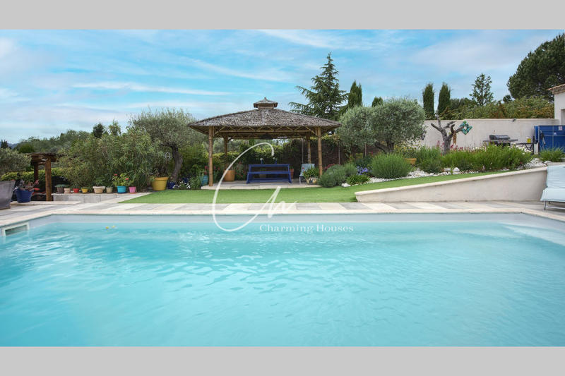 Maison - 204 m² - 5 pièces