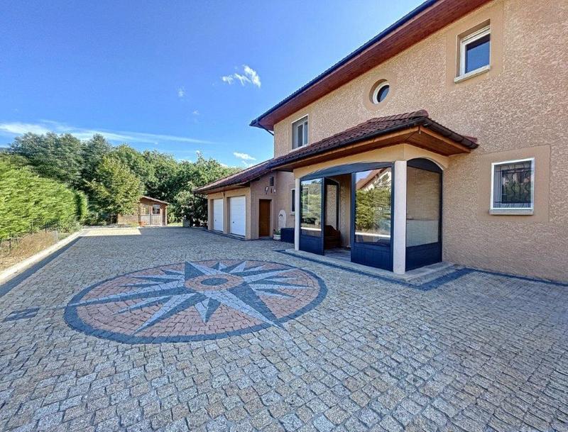 Maison - 284 m² - 7 pièces