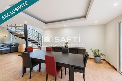 Maison - 181 m² - 6 pièces