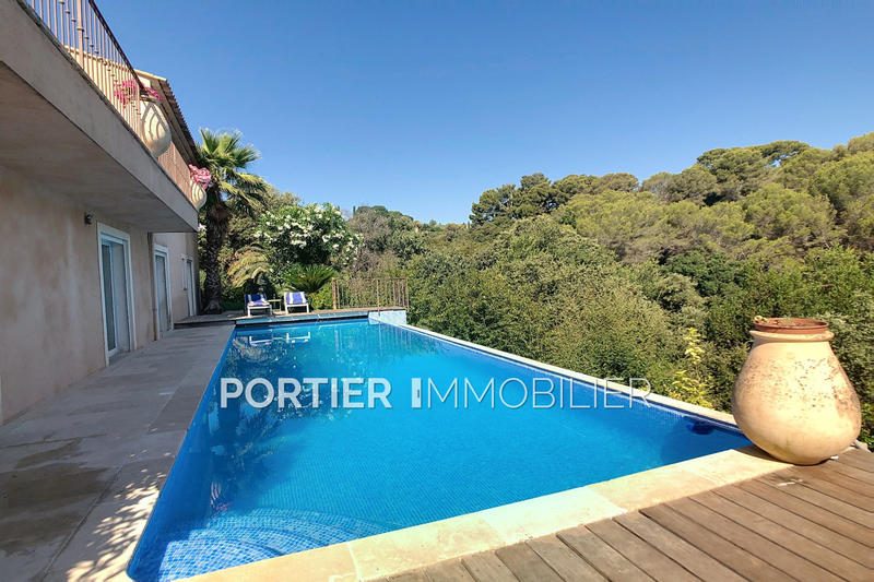 Maison - 300 m² - 9 pièces