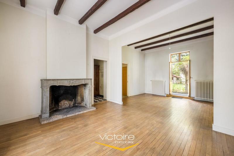 Maison - 224 m² - 9 pièces