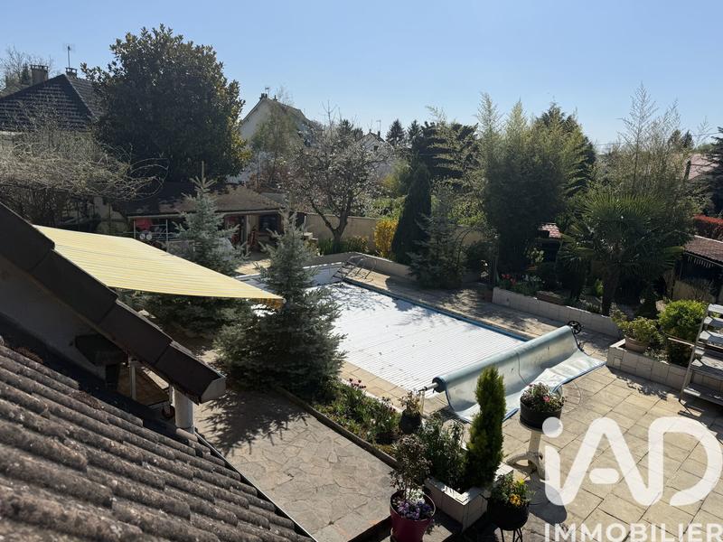 Maison - 238 m² - 9 pièces