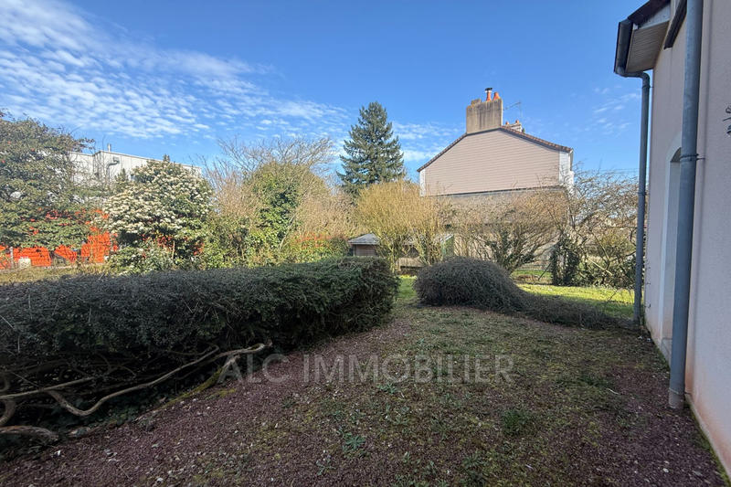 Appartement - 743 m² - 10 pièces