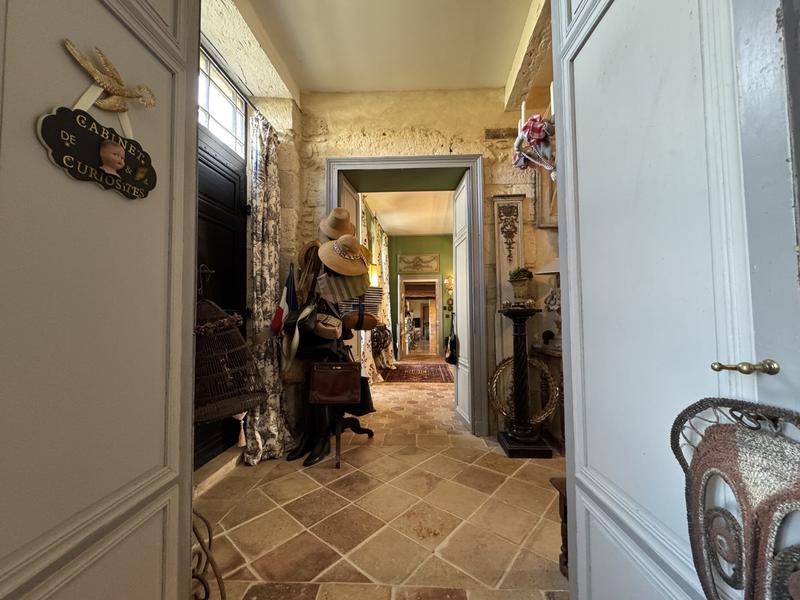 Maison - 654 m² - 16 pièces