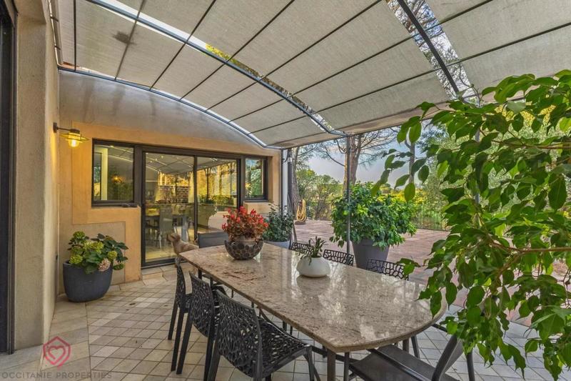 Propriété - 318 m² - 7 pièces