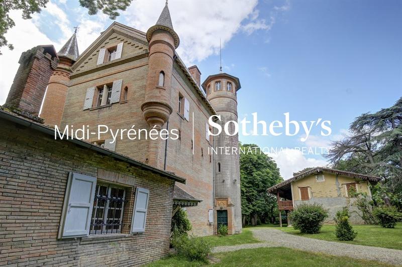 Château - 302 m² - 8 pièces