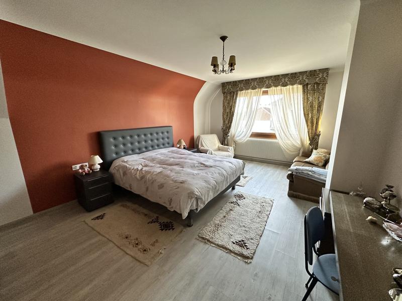 Maison - 211 m² - 8 pièces