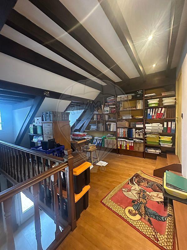 Maison - 331 m² - 8 pièces