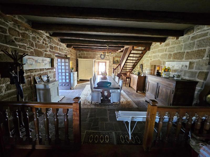 Propriété - 243 m² - 9 pièces