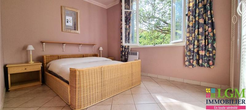 Propriété - 240 m² - 10 pièces