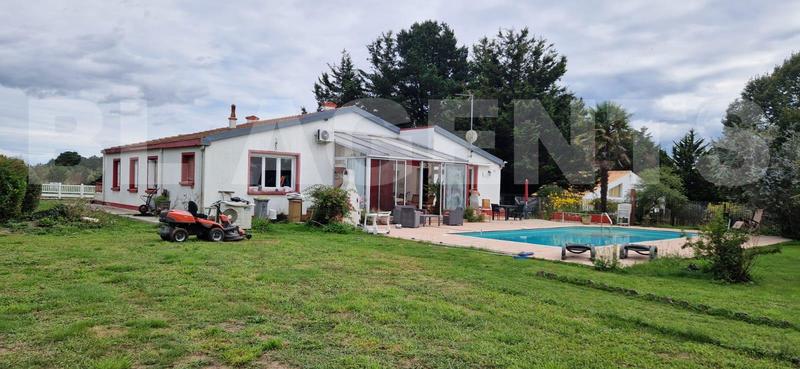 Maison traditionnelle - 210 m² - 7 pièces