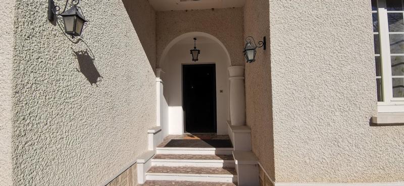 Villa - 302 m² - 13 pièces