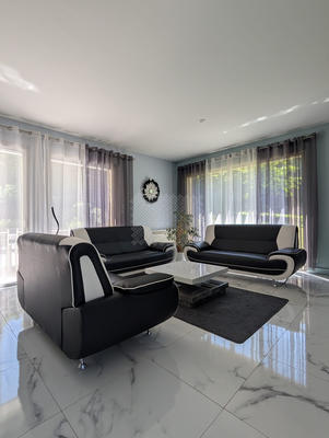 Maison - 220 m² - 7 pièces