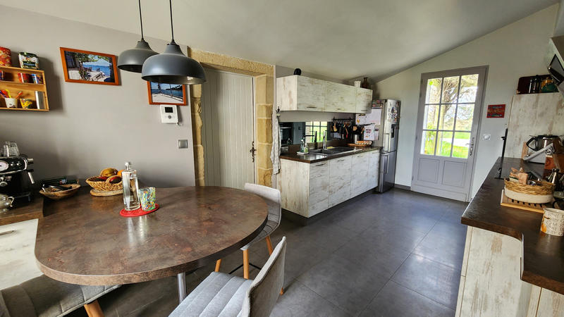 Propriété - 285 m² - 10 pièces