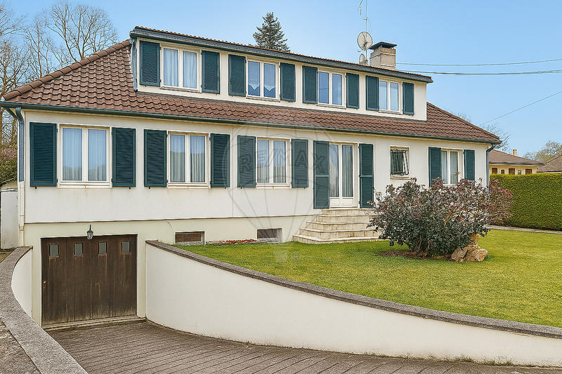 Demeure - 239 m² - 10 pièces