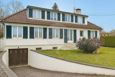 Demeure - 239 m² - 10 pièces