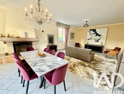 Maison - 262 m² - 7 pièces