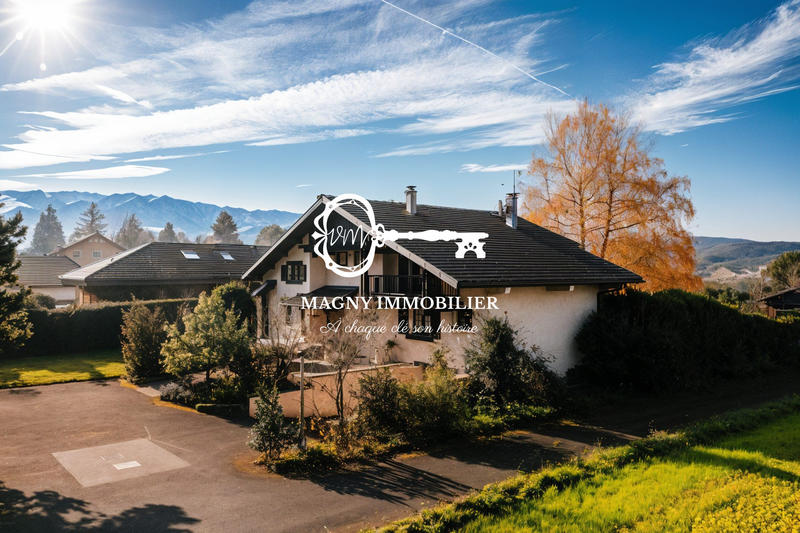 Maison - 220 m² - 7 pièces