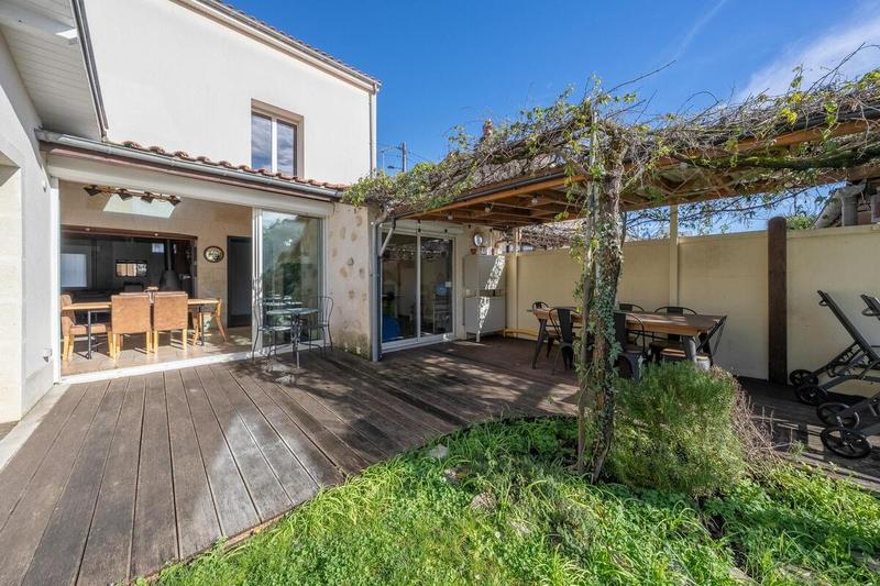Maison - 202 m² - 5 pièces