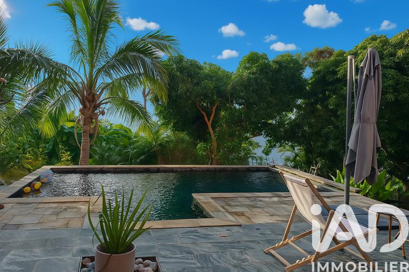 Maison - 237 m² - 8 pièces