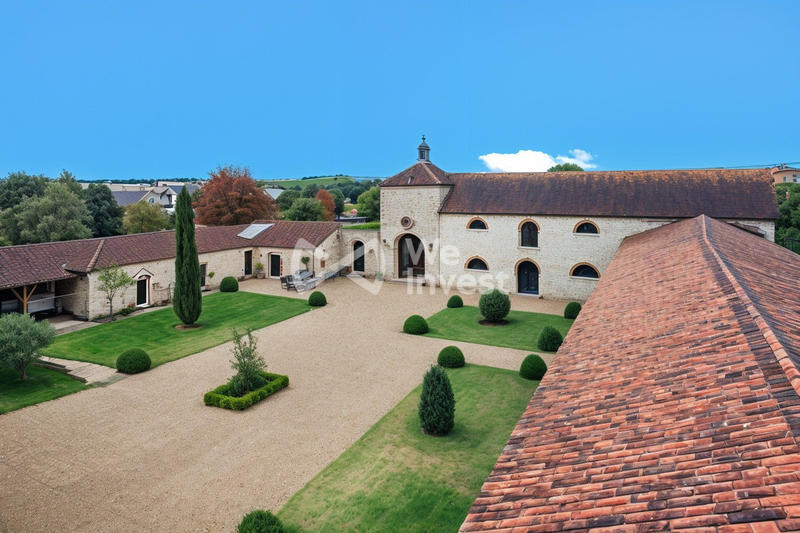 Maison - 370 m² - 14 pièces