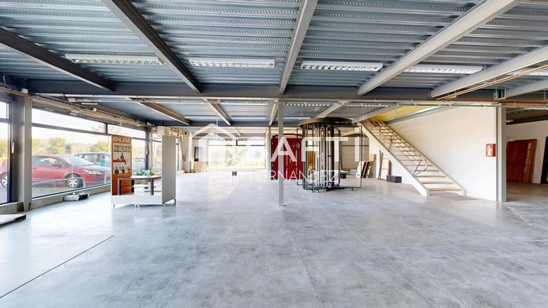 Local commercial - 2 600 m² - 10 pièces