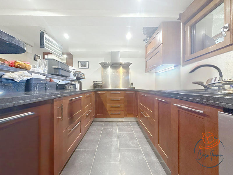 Maison - 210 m² - 8 pièces