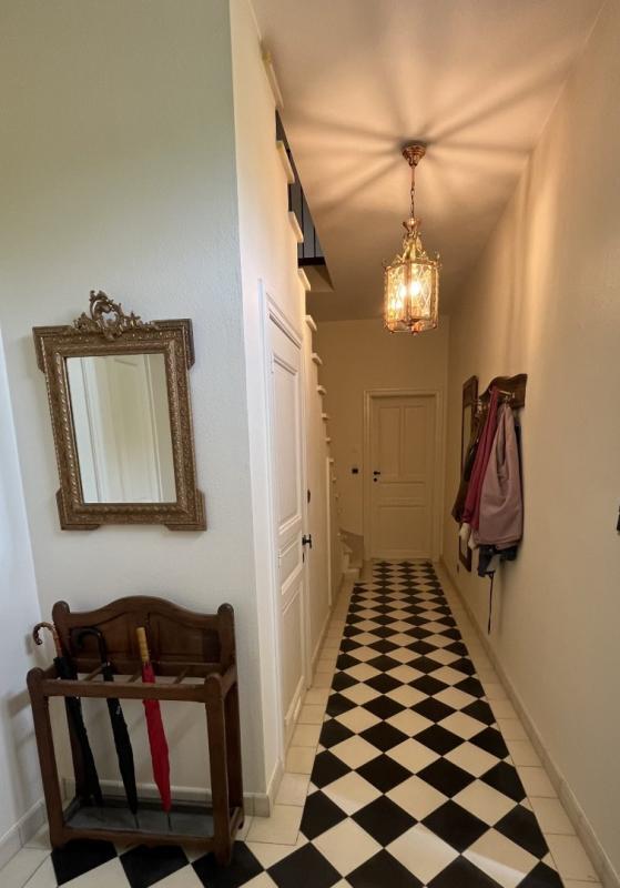 Maison - 250 m² - 6 pièces