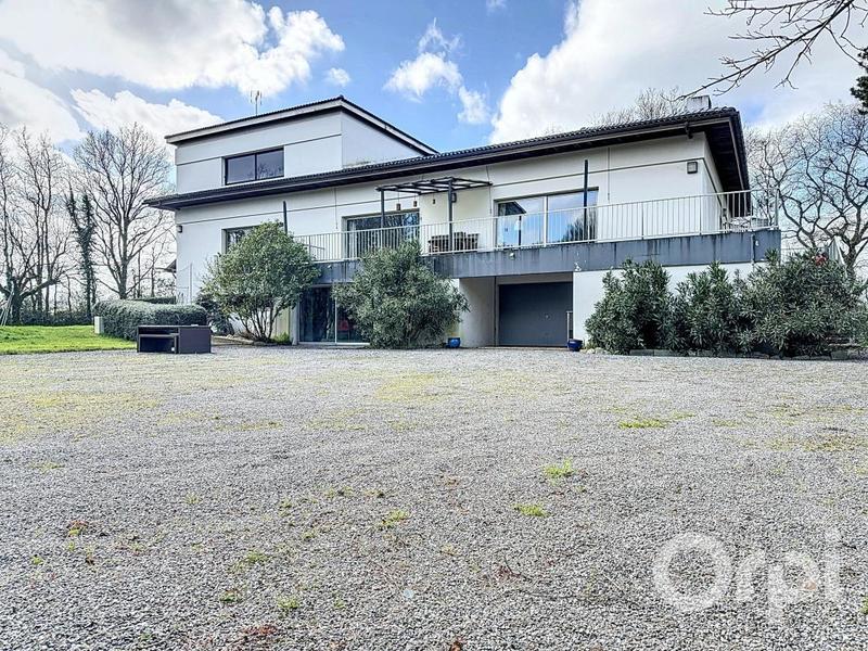 Maison - 450 m² - 8 pièces