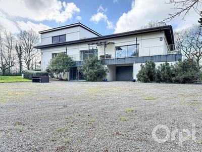 Maison - 450 m² - 8 pièces