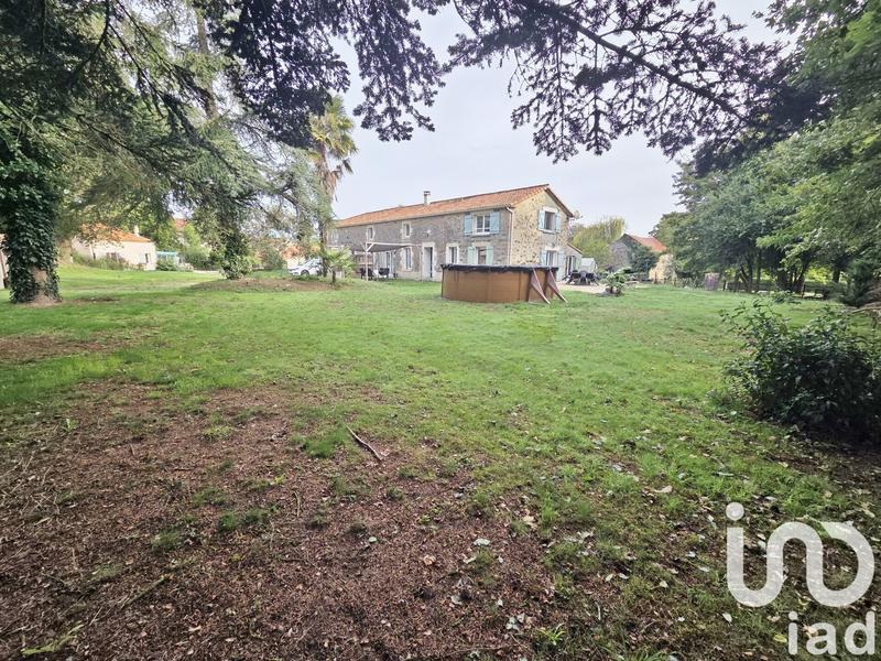 Maison - 270 m² - 10 pièces