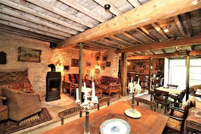 Maison - 285 m² - 10 pièces