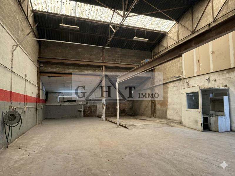 Entrepôt - 700 m²