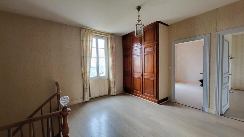 Maison - 330 m² - 13 pièces