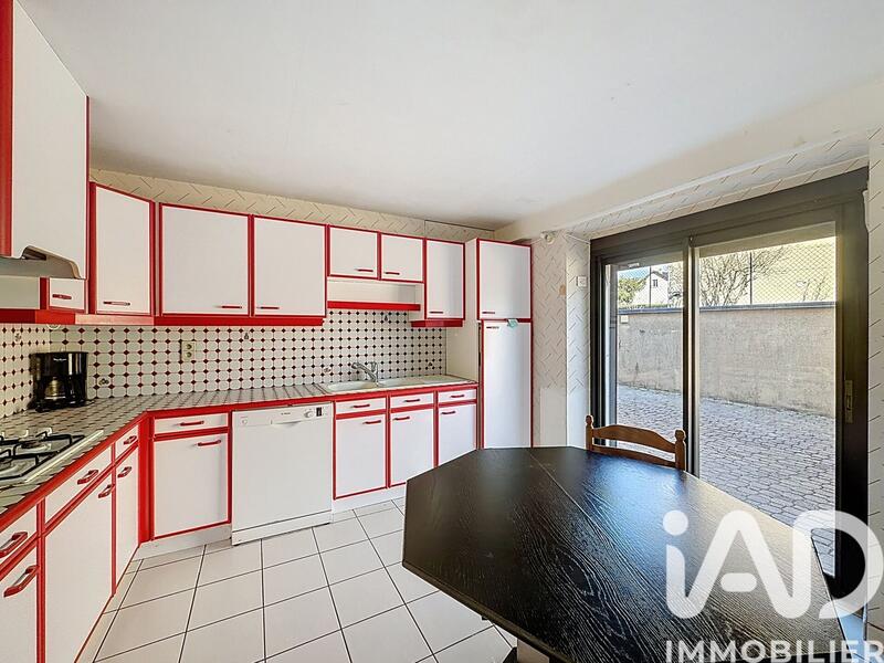 Maison - 223 m² - 11 pièces