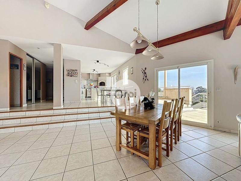 Maison - 210 m² - 7 pièces