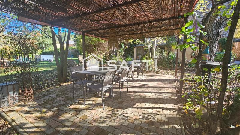 Maison - 284 m² - 9 pièces