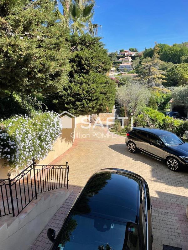 Villa - 232 m² - 6 pièces