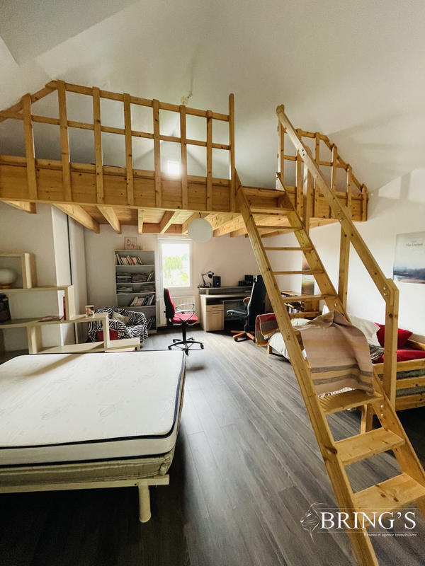 Maison traditionnelle - 175 m² - 7 pièces