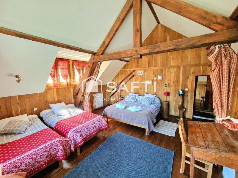 Maison - 280 m² - 9 pièces