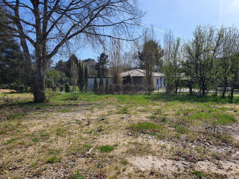 Terrain constructible - 1 300 m²