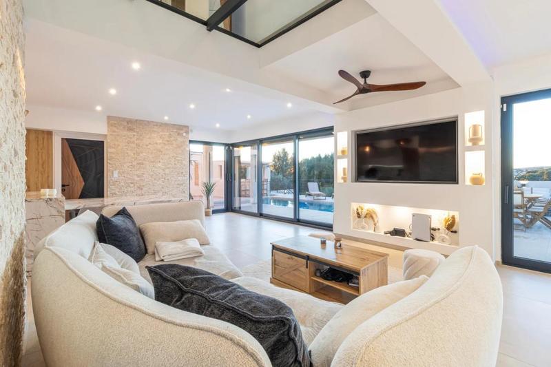 Maison - 250 m² - 7 pièces