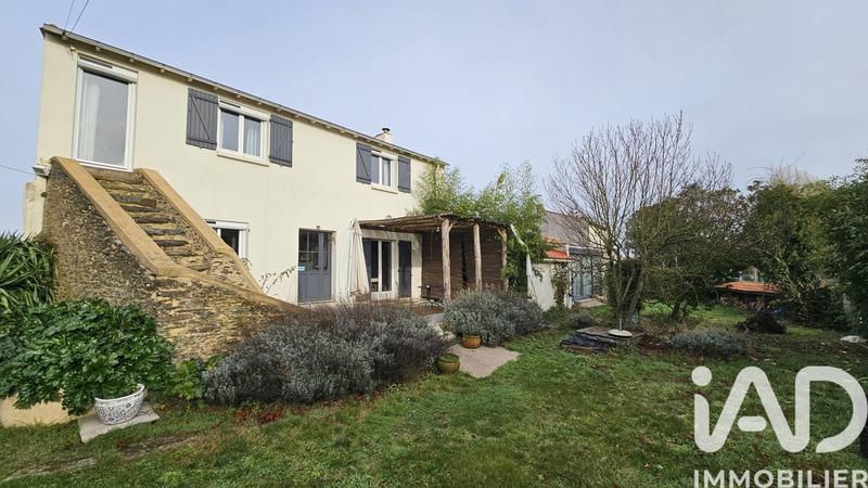 Maison - 205 m² - 9 pièces