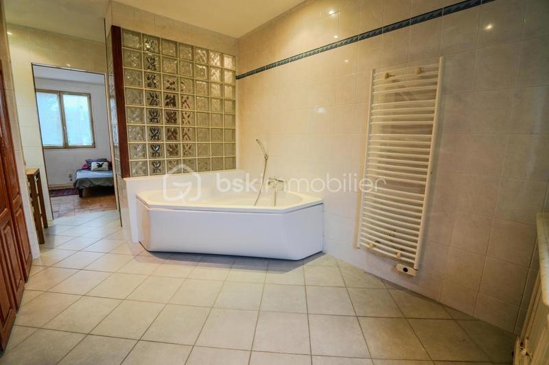 Maison - 193 m² - 8 pièces